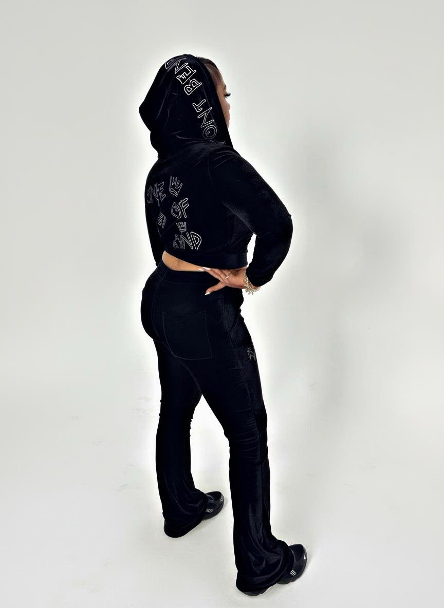 SIGNATURE BLACK VELVET SET